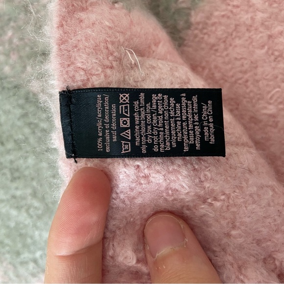 EUC | Victoria’s Secret women’s chunky knit plush plaid scarf - Picture 4 of 5